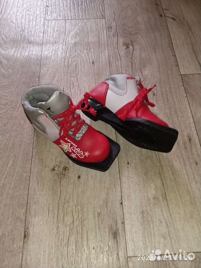 Лыжные ботинки