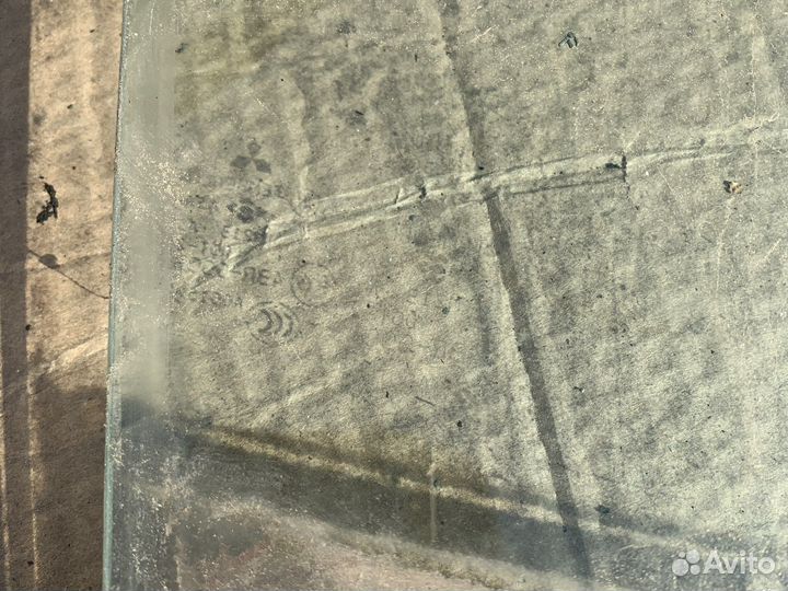 Стекло переднее правое lancer 9