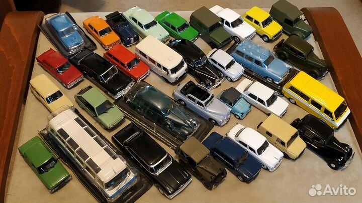 Модели автомобилей и тракторов и журналы из серий