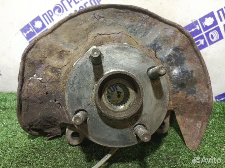 Поворотный кулак передний правый Toyota Corolla