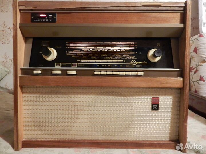 Ретро радиола Ригонда 103 с FM, USB и MP3