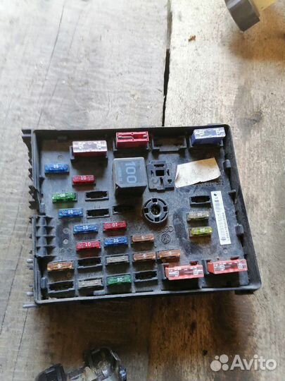 Панель предохранителей фольксваген пассат б6 2л 08