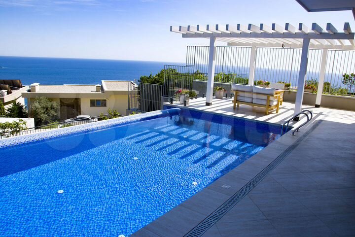 Коттедж 274 м² на участке 4 сот.