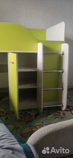 Детская кровать чердак со столом и шкафом