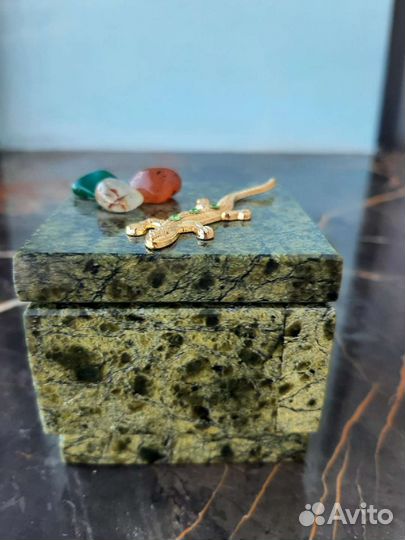 Шкатулка новая из натурального камня