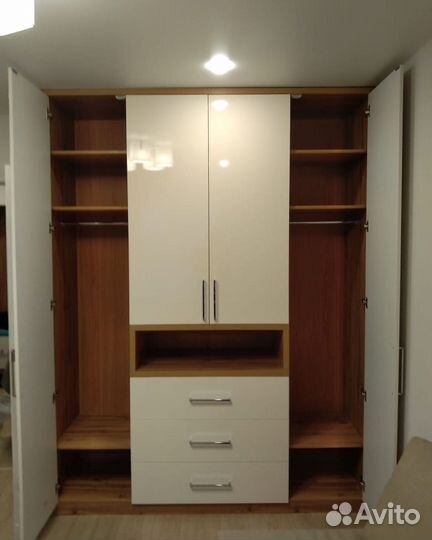 Шкаф распашной четырехстворчатый под ключ