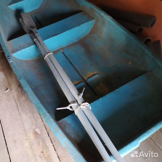 Весельная лодка Дельфин