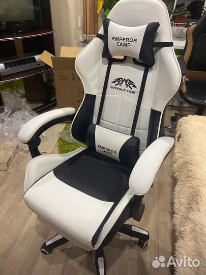 Игровое компьютерное кресло