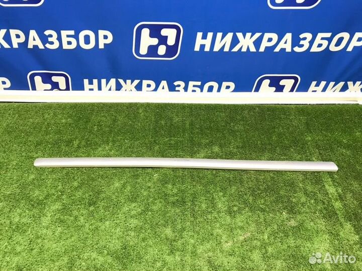 Молдинг двери передний левый Toyota Avensis 2