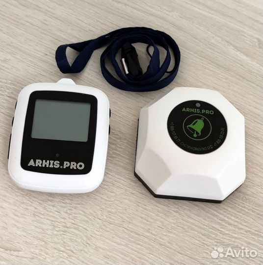 Кнопка вызова персонала к больному и часы пейджер