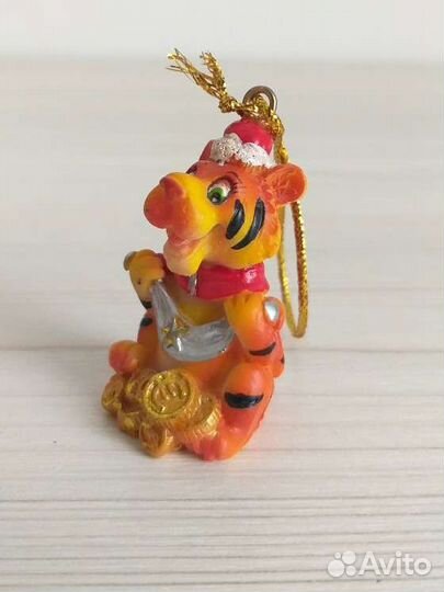 Магниты и фигурки символ года