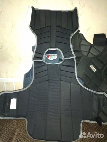 Новый шлем для верховой езды и защитные жилеты