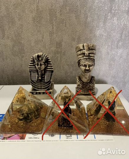 Египетская статуэтка пирамида