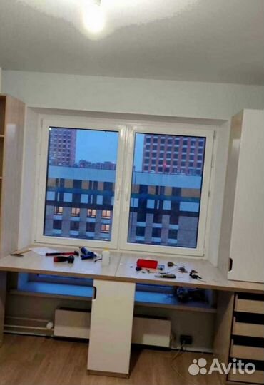 Рабочая зона в углу у окна