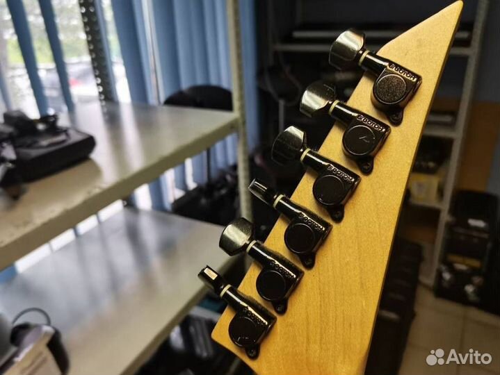 Grover Jackson Dinky. Система Флойд