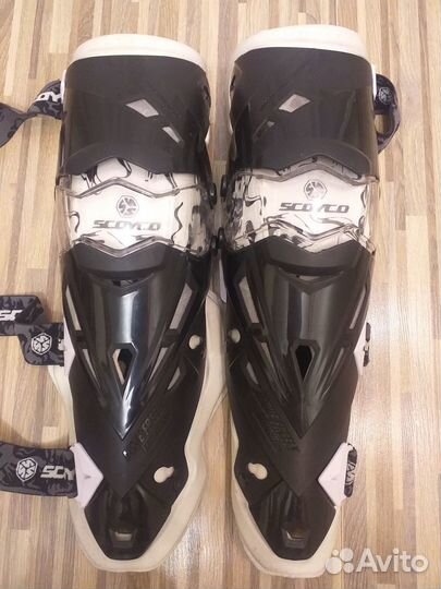 Наколенники