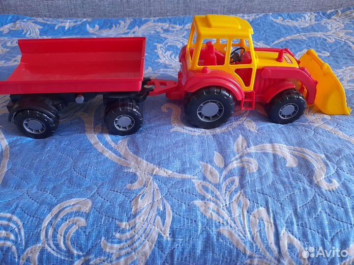Трактор игрушки
