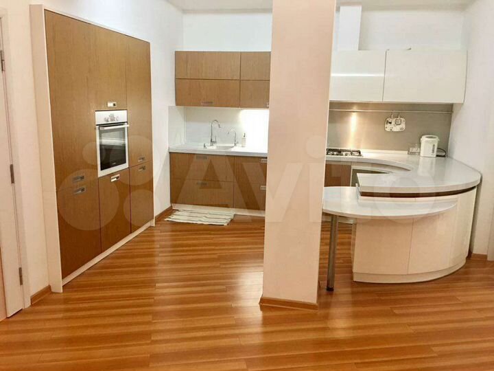 2-к. квартира, 72 м², 8/8 эт.