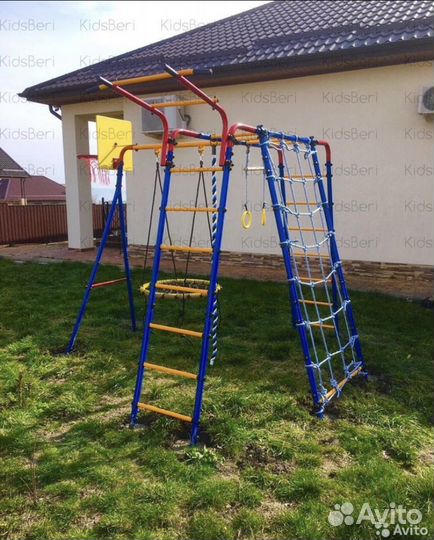 Уличный спортивный комплекс