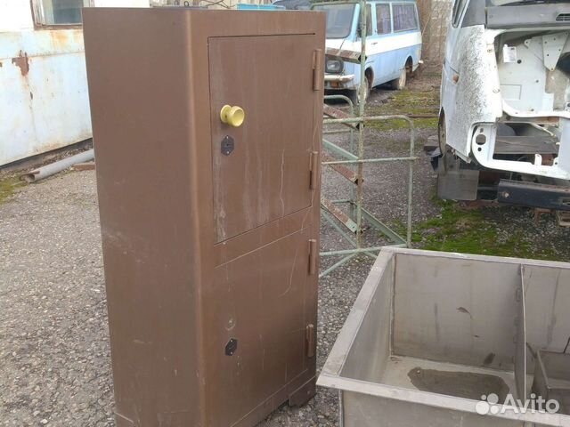 Инвентарь, стеллажи, сейфы