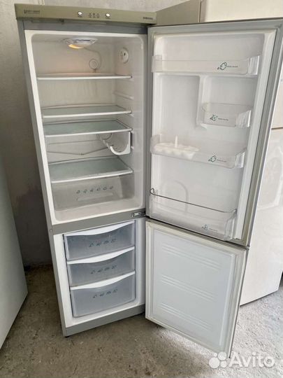 Холодильник Samsung