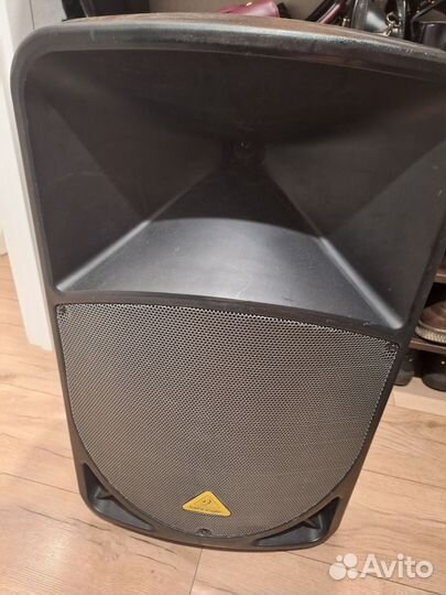 Активная акустическая колонка behringer b115d