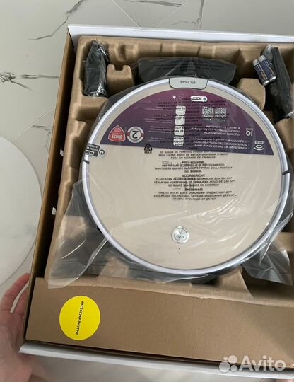 Робот-пылесос с влажной уборкой новый