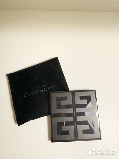 Givenchy карманное зеркало