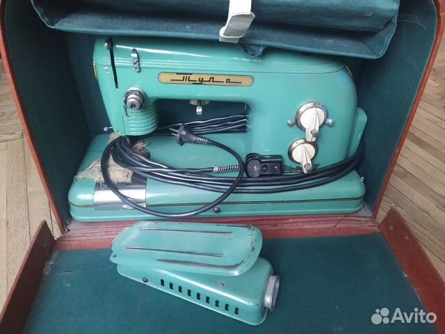 Швейная машина 