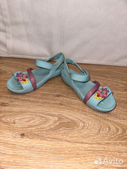 Сандалии crocs j2