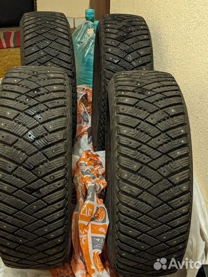 Goodyear Ultragrip Ice Arctic 215/65 R16 98T