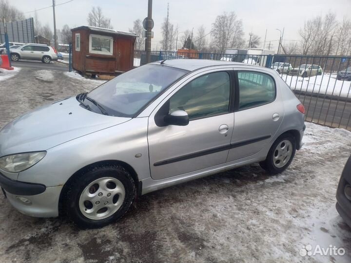 Peugeot 206 1.4 AT, 2003, 114 513 км