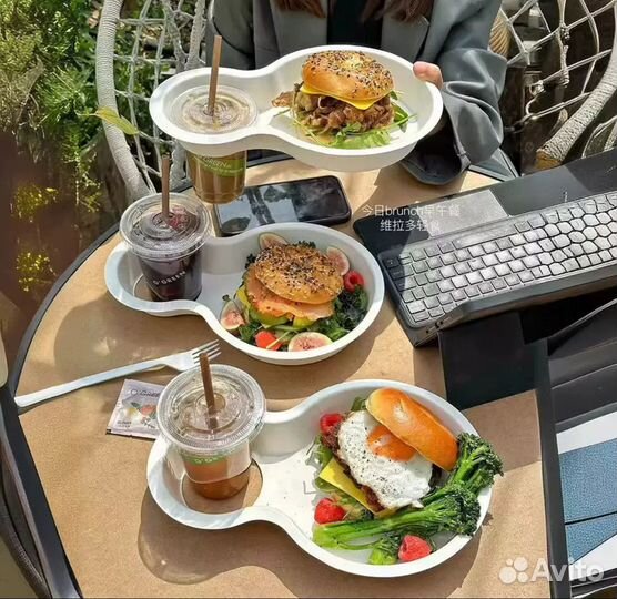 Подставка для еды и стакана на вынос