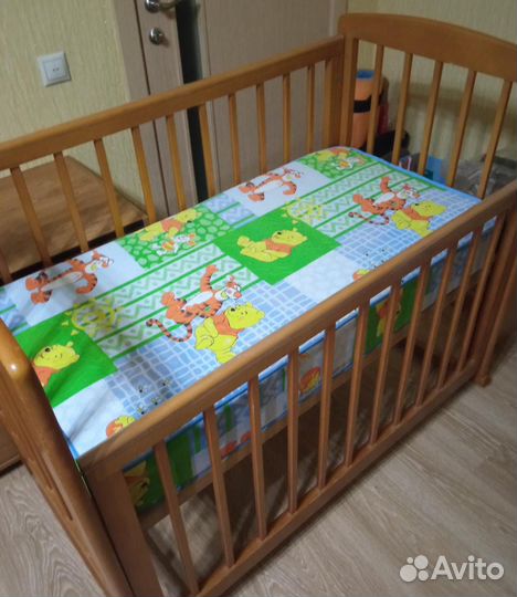 Кроватка детская деревянная