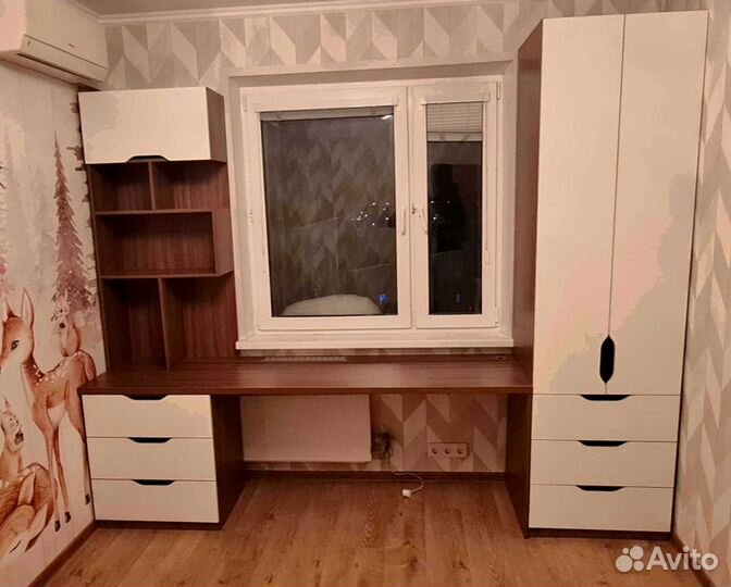 Рабочая зона в углу у окна