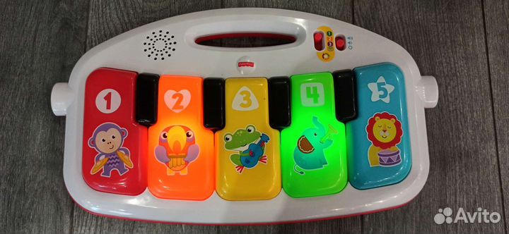 Развивающий коврик fisher price с пианино