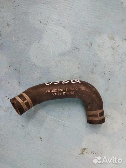 Патрубок охлаждения 06d121058q
