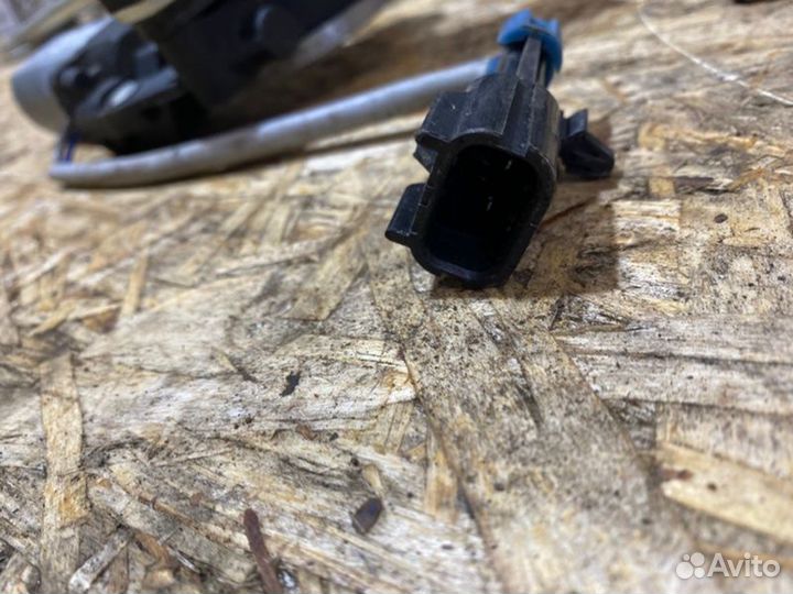 Стеклоподъемник передний левый Chevrolet Niva