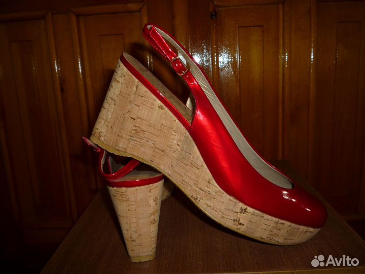 Босоножки лак. 40-41размер