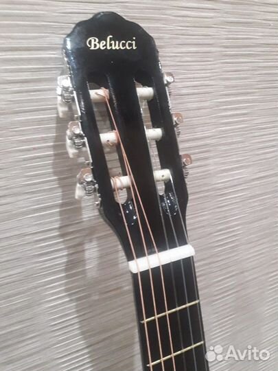 Полноразмерная классическая гитара