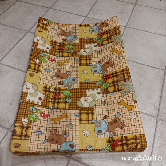 Пеленальная доска на кроватку