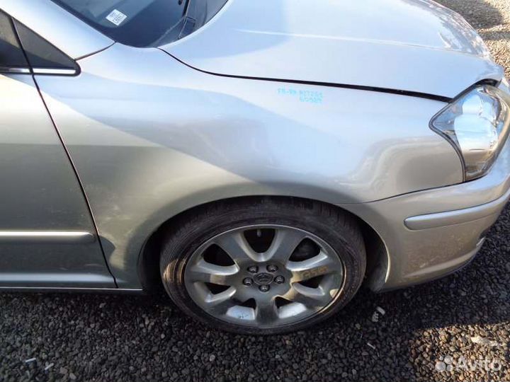 Крыло переднее правое Toyota Avensis AZT251