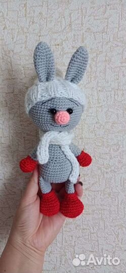 Зайчонок в шапочке ручная работа