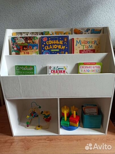 Стеллаж для книг Монтессори