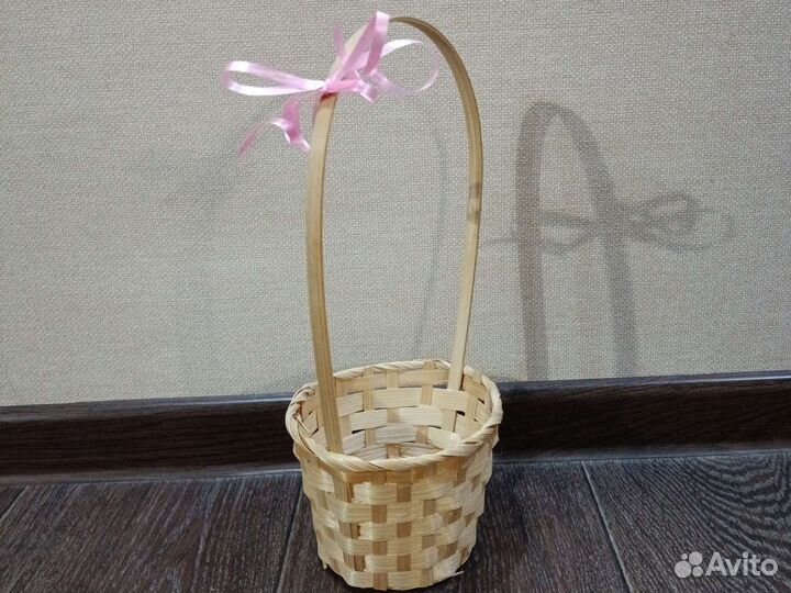 Корзиночка плетеная небольшая с ручкой