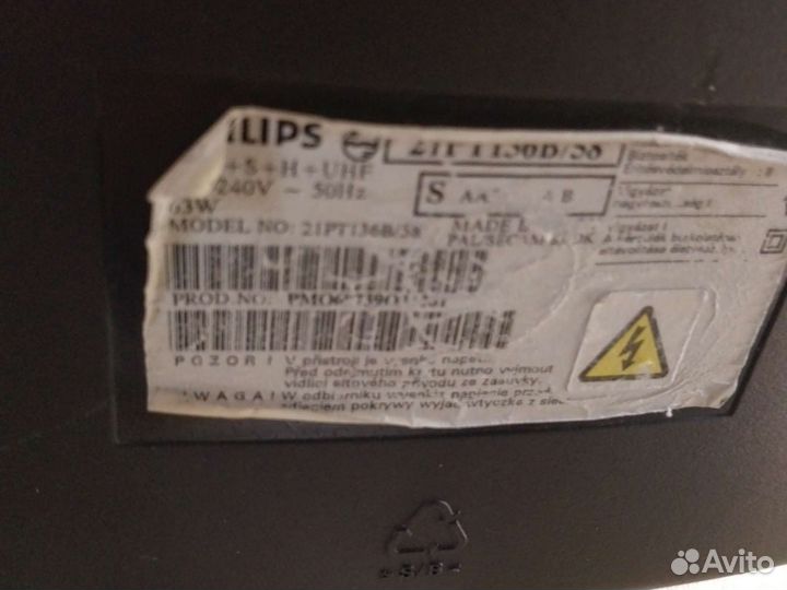 Два телевизора Philips и сокол