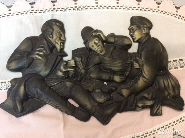 Рельеф настенный «охотники на привале» и подкова