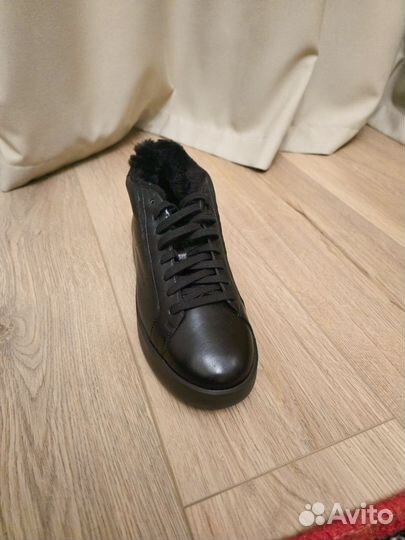 Зимние кроссовки женские Santoni