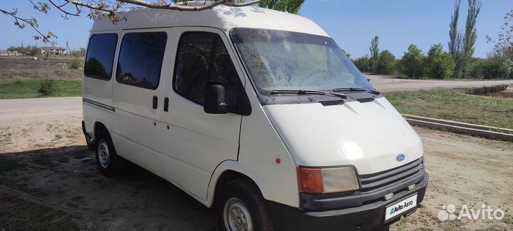 Ford Transit микроавтобус, 1990