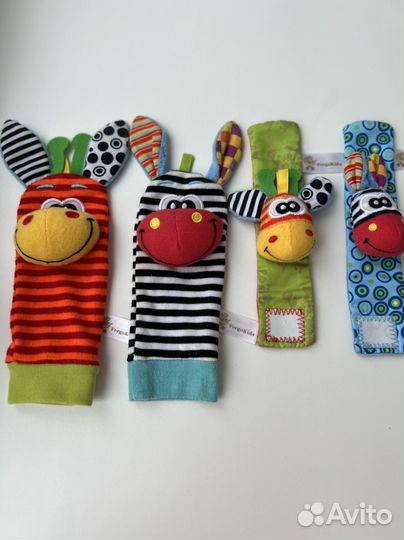 Набор носочков и браслетов с погремушками